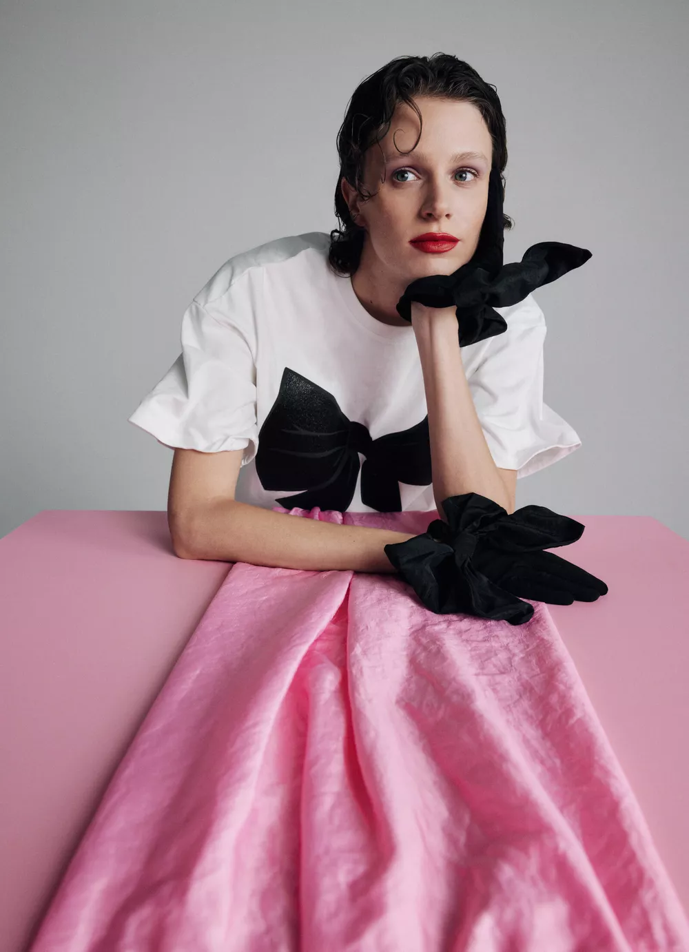 Перья, банты и пайетки: в чем встречать Новый год Перья, банты и пайетки: в чем встречать Новый год