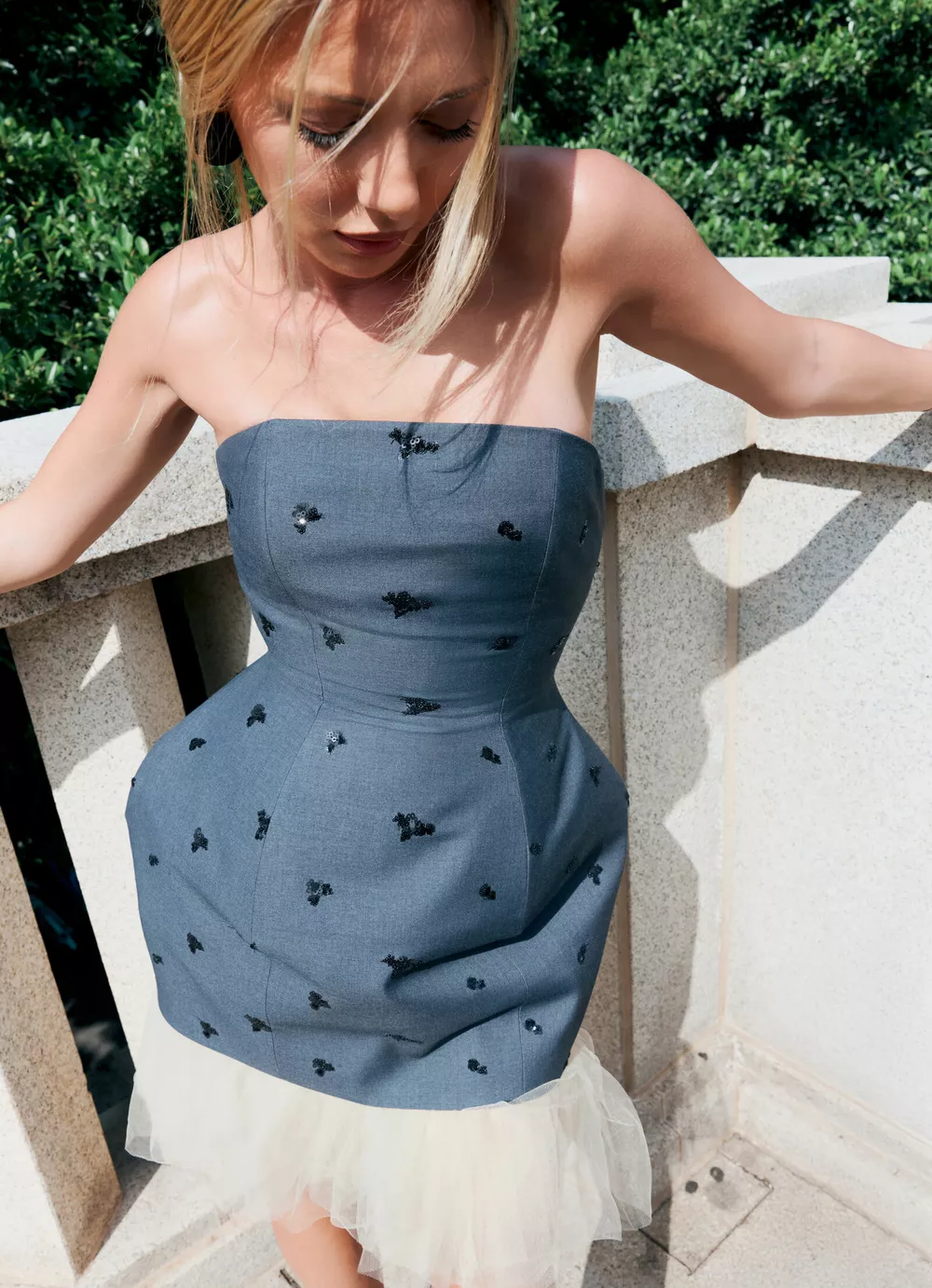 Перья, банты и пайетки: в чем встречать Новый год Перья, банты и пайетки: в чем встречать Новый год