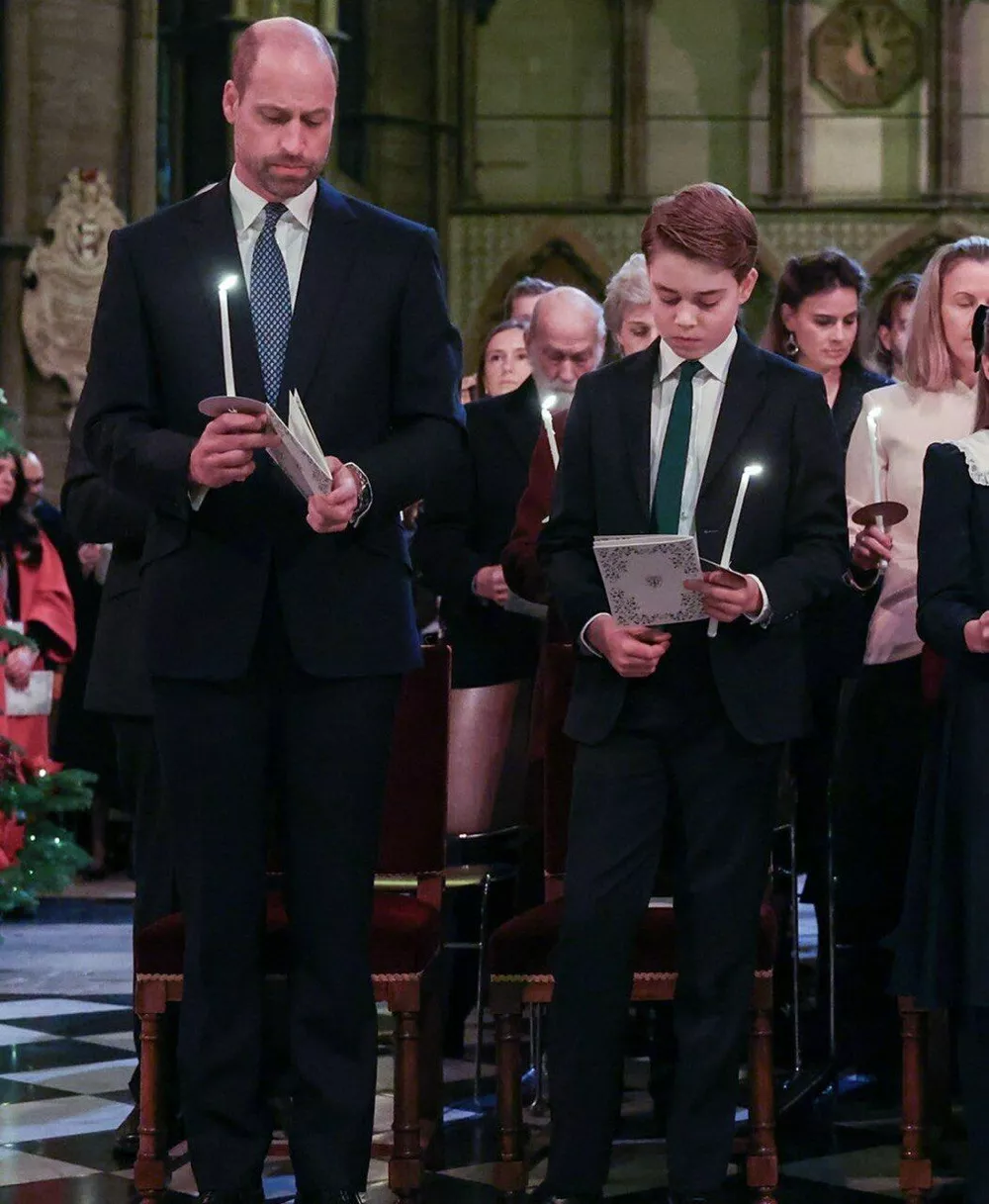 Праздники начинаются: Кейт Миддлтон, принц Уильям и их трое детей на рождественской службе в королевской часовне Праздники начинаются: Кейт Миддлтон, принц Уильям и их трое детей на рождественской службе в королевской часовне