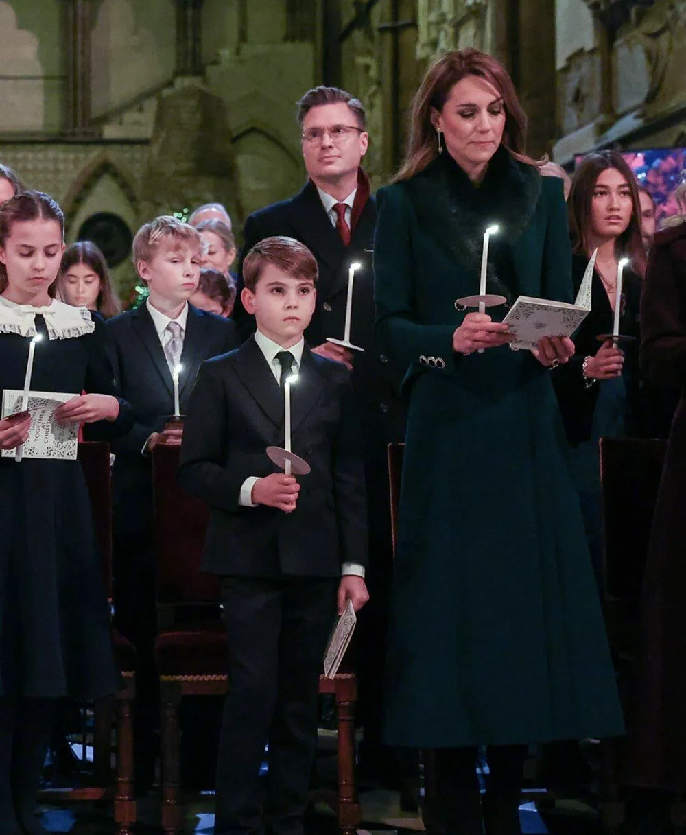Праздники начинаются: Кейт Миддлтон, принц Уильям и их трое детей на рождественской службе в королевской часовне Праздники начинаются: Кейт Миддлтон, принц Уильям и их трое детей на рождественской службе в королевской часовне