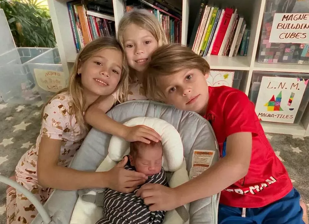 Энрике Иглесиас опубликовал забавное видео со старшей дочерью от Анны Курниковой