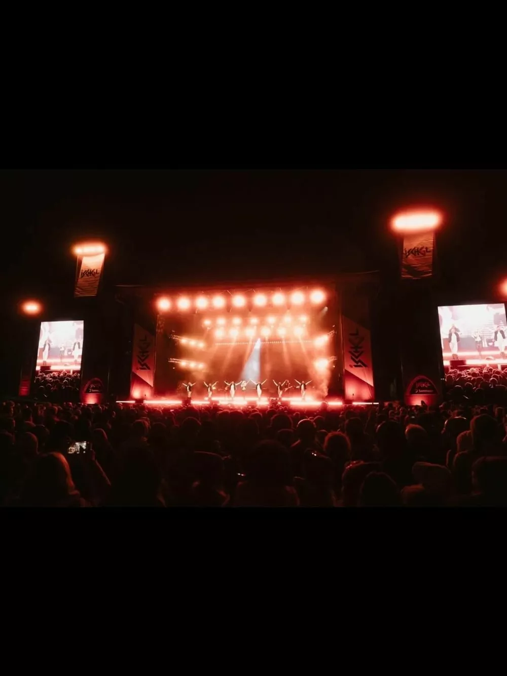 Рита Ора отправилась на горнолыжный курорт на каблуках