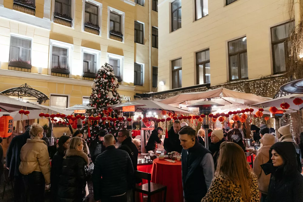 Самое интересное в ресторанах Москвы и Санкт-Петербурга: гастрольные именины, пикник под елкой, лапшичные ночи и бургеры со страусом
Самое интересное в ресторанах Москвы и Санкт-Петербурга: гастрольные именины, пикник под елкой, лапшичные ночи и бургеры со страусом