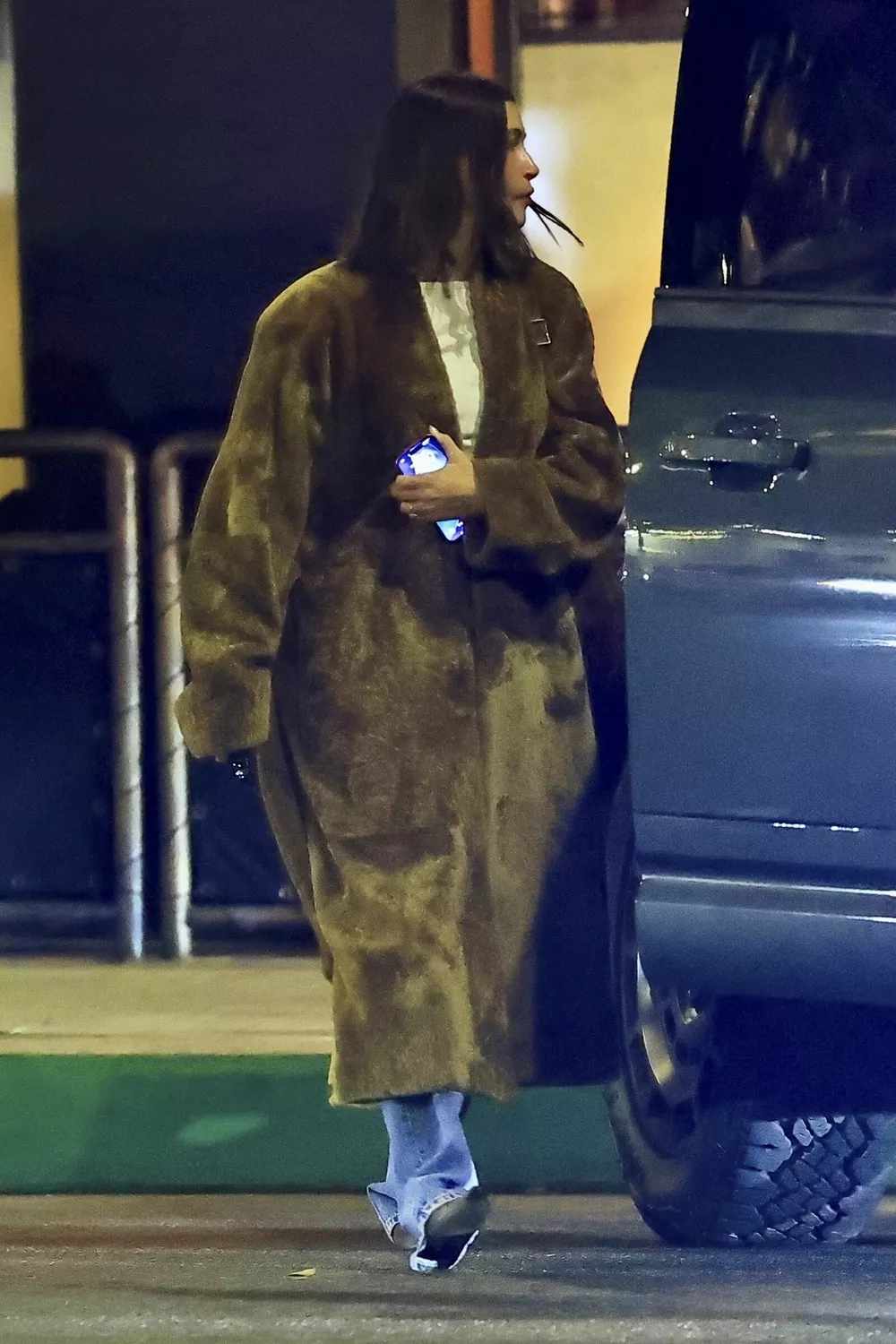 Топ уютных аутфитов для новогодних каникул на примере голливудских звезд Топ уютных аутфитов для новогодних каникул на примере голливудских звезд