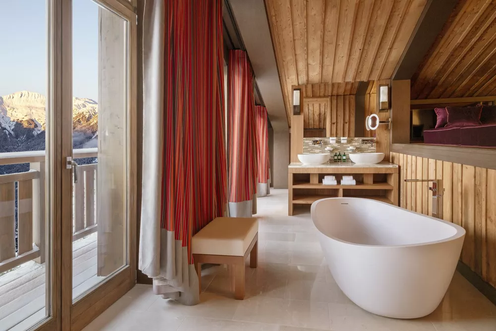 В ожидании Нового года: что предлагают гостям ведущие отели России, Франции и Вьетнама