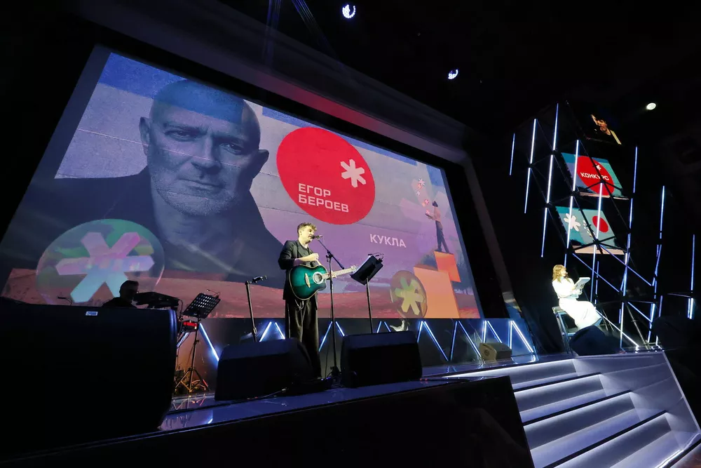 Владимир Вдовиченков и Елена Лядова, Елизавета Боярская, Анна Михалкова и другие на открытии кинофестиваля "Зимний"