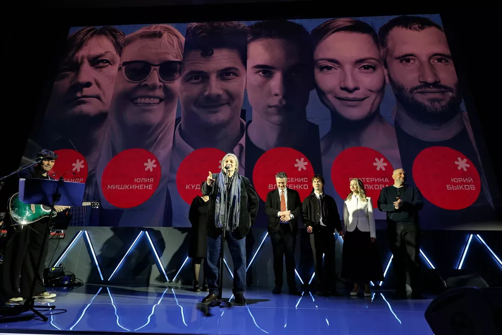 Владимир Вдовиченков и Елена Лядова, Елизавета Боярская, Анна Михалкова и другие на открытии кинофестиваля "Зимний"