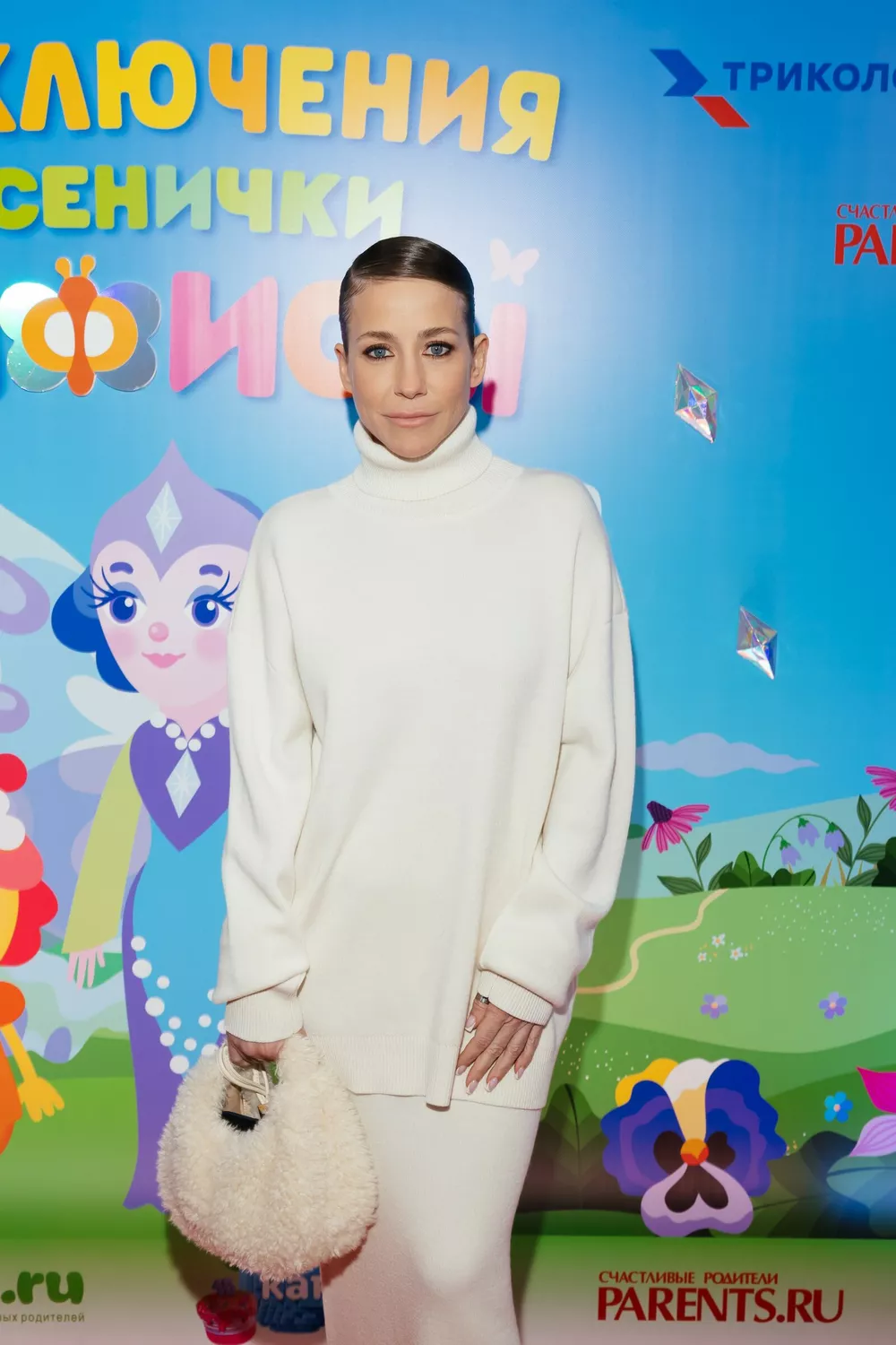 Юлия Барановская, Анастасия Макеева и Хабиб на премьере анимационного сериала “Приключения гусенички Анфисы”
Юлия Барановская, Анастасия Макеева и Хабиб на премьере анимационного сериала “Приключения гусенички Анфисы”