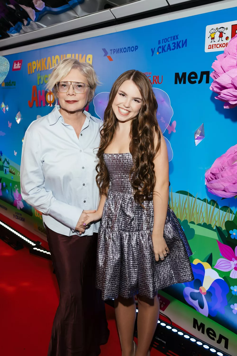 Юлия Барановская, Анастасия Макеева и Хабиб на премьере анимационного сериала “Приключения гусенички Анфисы”
Юлия Барановская, Анастасия Макеева и Хабиб на премьере анимационного сериала “Приключения гусенички Анфисы”