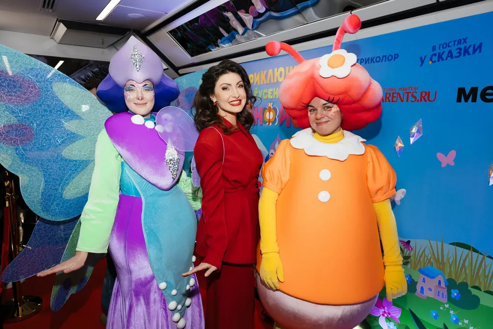 Юлия Барановская, Анастасия Макеева и Хабиб на премьере анимационного сериала “Приключения гусенички Анфисы”
Юлия Барановская, Анастасия Макеева и Хабиб на премьере анимационного сериала “Приключения гусенички Анфисы”