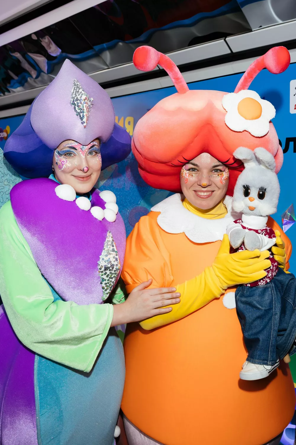 Юлия Барановская, Анастасия Макеева и Хабиб на премьере анимационного сериала “Приключения гусенички Анфисы”
Юлия Барановская, Анастасия Макеева и Хабиб на премьере анимационного сериала “Приключения гусенички Анфисы”