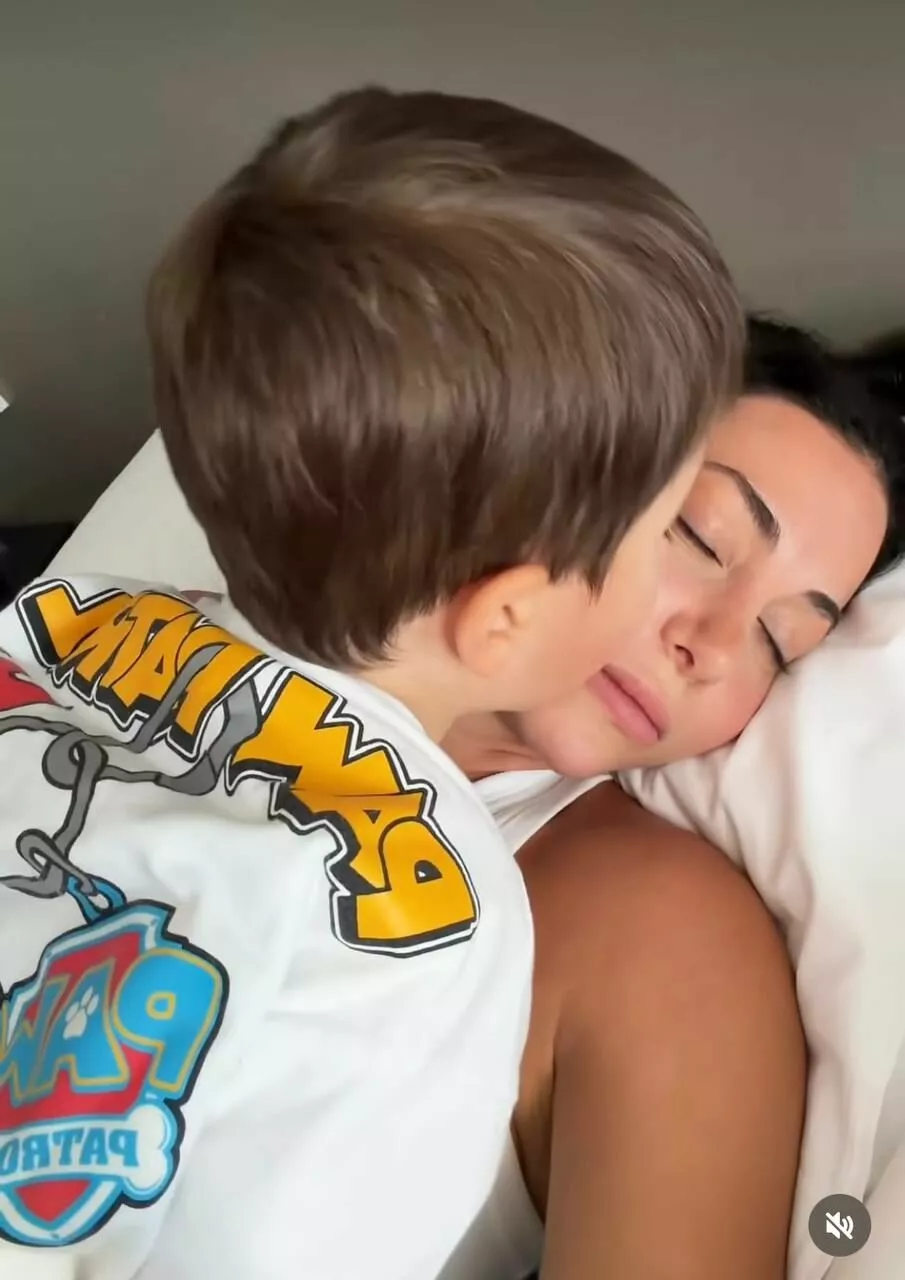 Зепюр Прилучная выложила милые кадры с подрастающим сыном
Зепюр Прилучная выложила милые кадры с подрастающим сыном