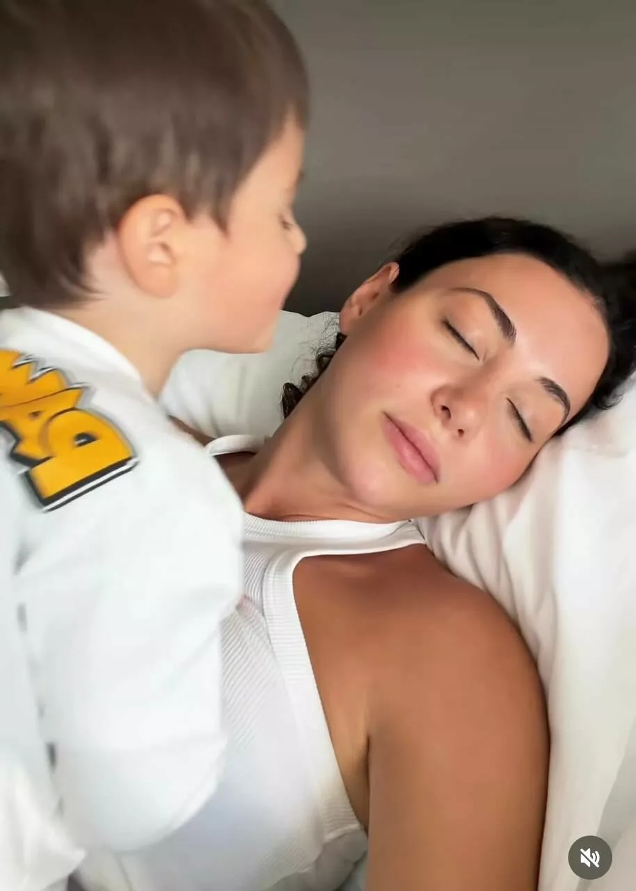 Зепюр Прилучная выложила милые кадры с подрастающим сыном
Зепюр Прилучная выложила милые кадры с подрастающим сыном