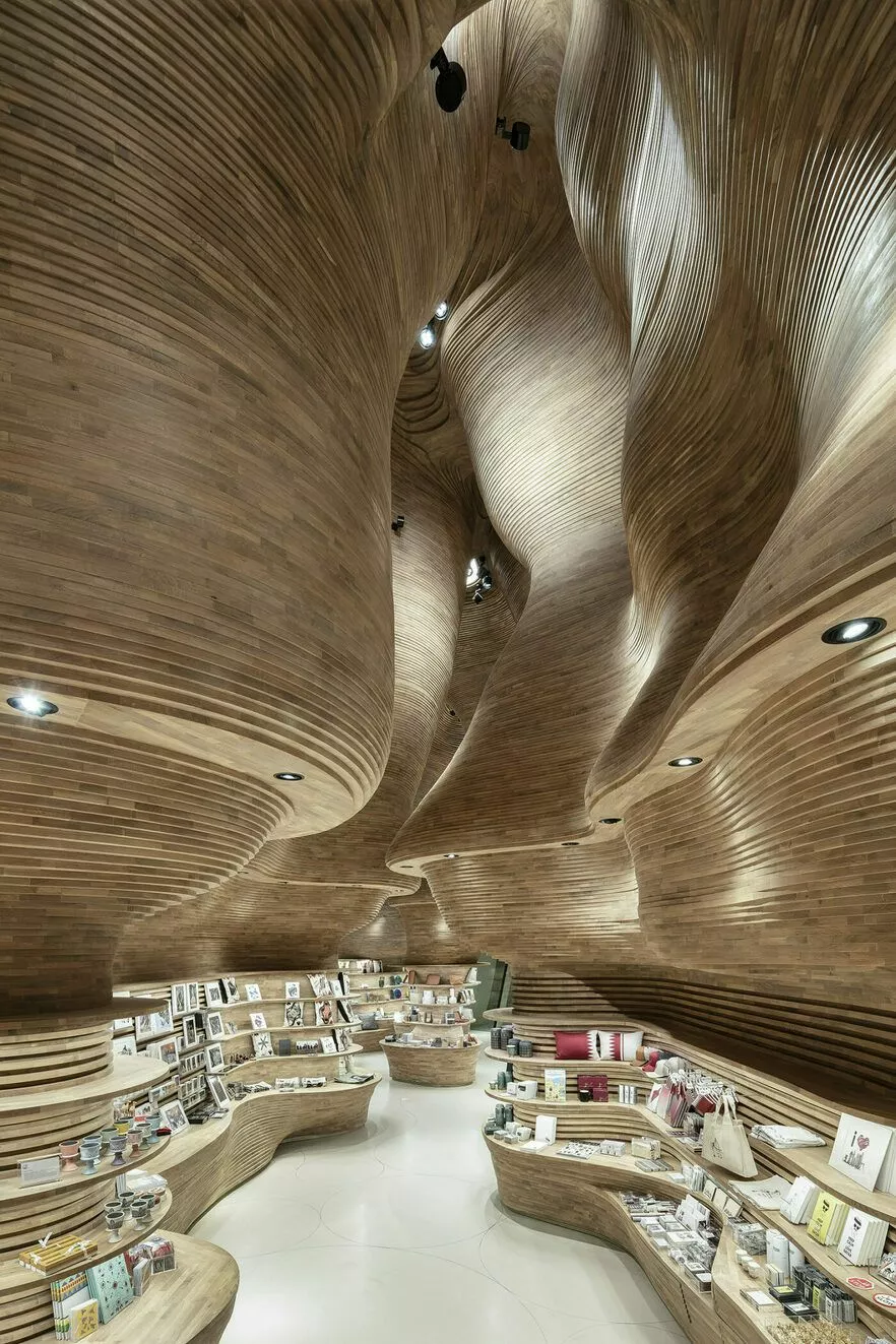 Национальный музей Катара: пространство сувенирного магазина по проекту Коичи Такада