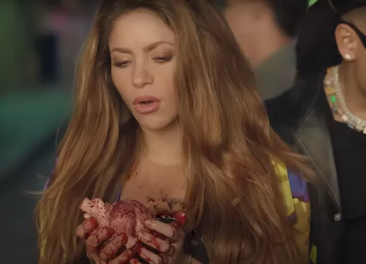 Видео дня: Шакира выпустила клип о несчастной любви после расставания с Жераром Пике