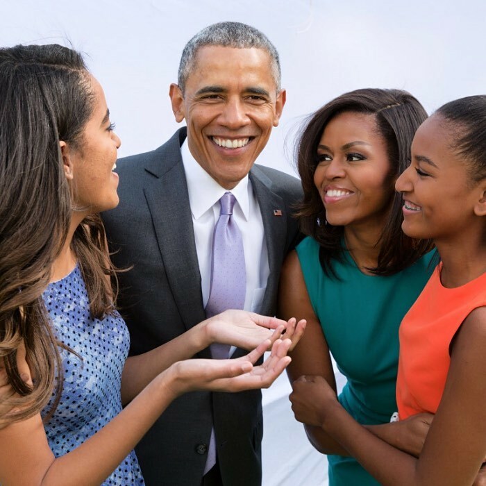 Барак Обама с супругой Мишель и дочерьми