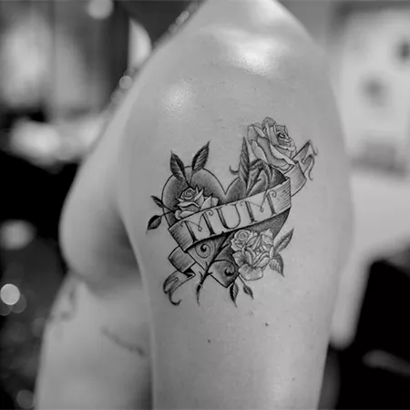 Бруклин Бекхэм с новой татуировкой, которую от посвятил своей матери