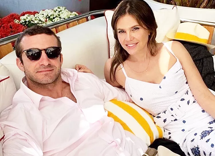 Ставрос Ниархос отметил день рождения вместе с Дашей Жуковой на онлайн-вечеринке