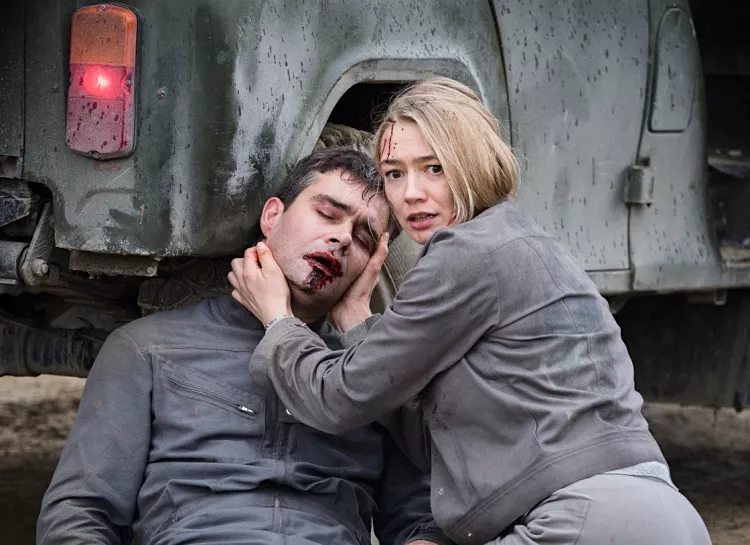 Смотрим дома: Петр Федоров в космосе, Хью Джекман в школе, Шекспир на сцене и другие герои онлайн-событий на месяц вперед