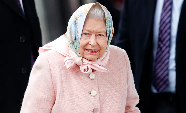 Королева Елизавета II передумала возвращаться в Букингемский дворец