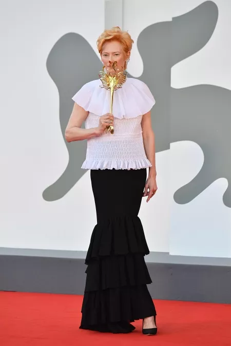 Тильда Суинтон в Chanel