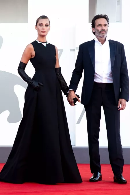 Свева Альвити (платье, Valentino) и сын Алена Делона Энтони