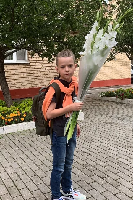 Сын Виктории Толстогановой и Алексея Аграновича Иван