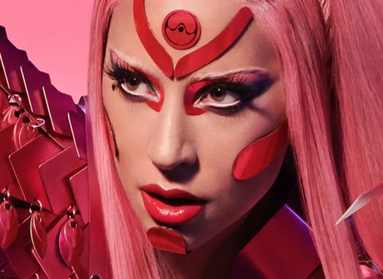 Космическая доставка: Леди Гага лично отвозит свой новый альбом ритейлерам