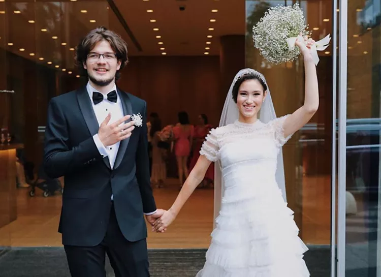 18-летняя дочь Бориса Немцова вышла замуж: как это было