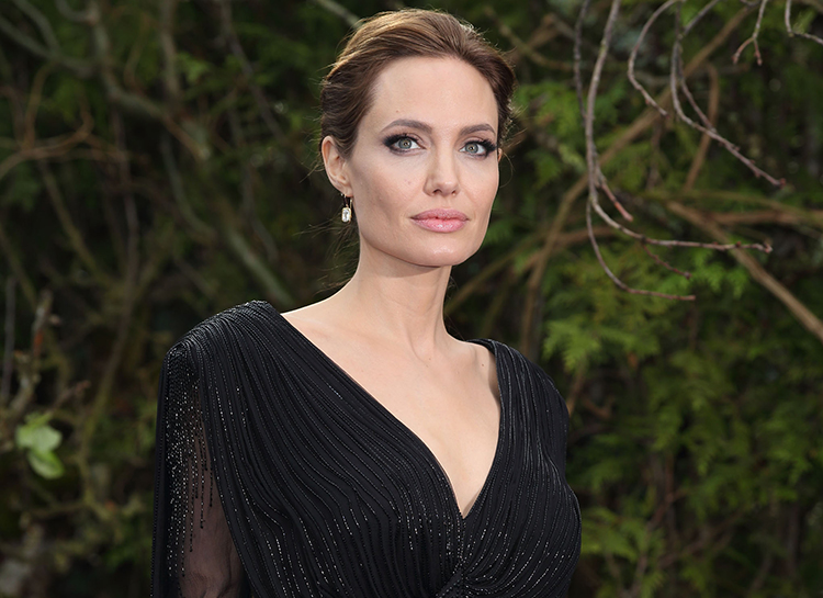 Анджелина Джоли о детях и отношениях с мужчинами: "Я уже давно одна"