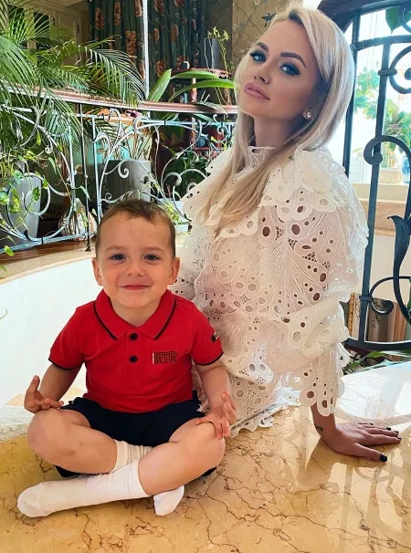Милана с сыном Артемием