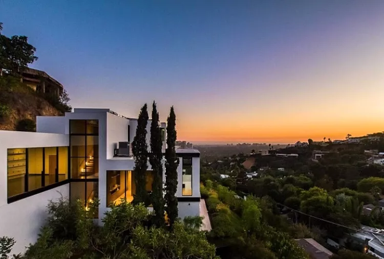 Ариана Гранде купила новый дом в Голливуде: фото роскошной недвижимости звезды