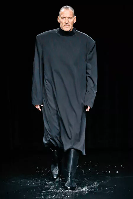 Облачения священников и понтификов перестали быть прерогативой служителей Церкви и все чаще появляются на подиумах