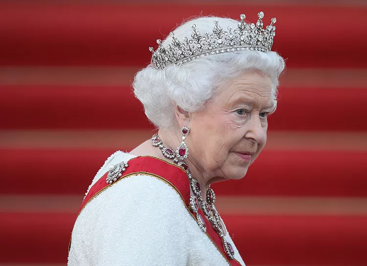 Королева Елизавета II выступила с официальным обращением к нации: Вместе мы преодолеем эту болезнь