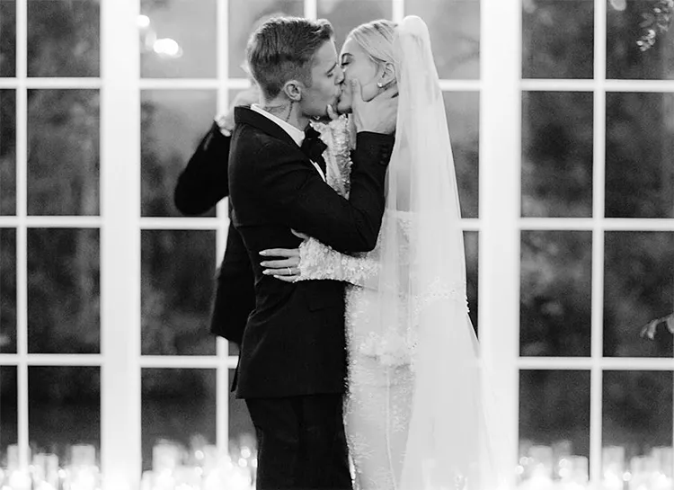 Джастин и Хейли Бибер показали несколько новых свадебных снимков по случаю первой годовщины