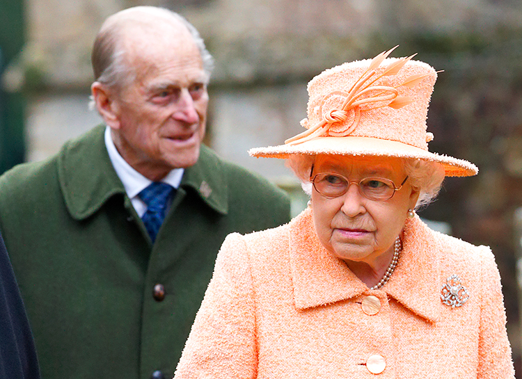 Королева Елизавета II и принц Филипп привились вакциной от коронавируса
