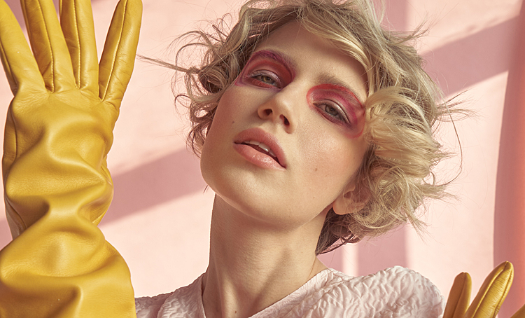 Как повторить макияж Дарьи Мельниковой: три образа в розовых тонах от звездного визажиста