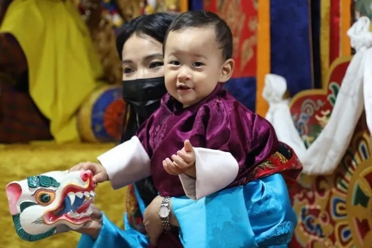 Королева Бутана с младшим сыном