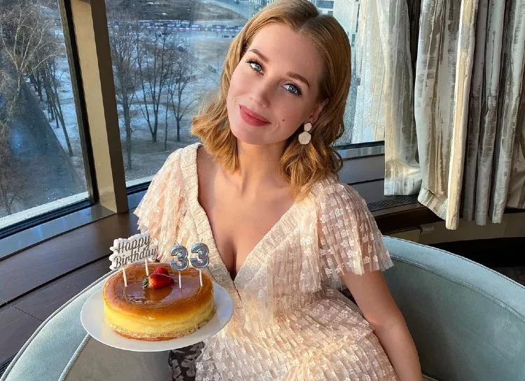 Кристина Асмус отметила день рождения с друзьями бывшего мужа