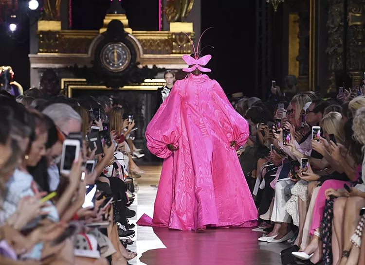 Сюрреализм, Fashion Show и "шокирующий розовый": феномен успеха Эльзы Скиапарелли