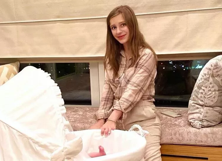 Лиза Арзамасова показала фигуру после рождения сына