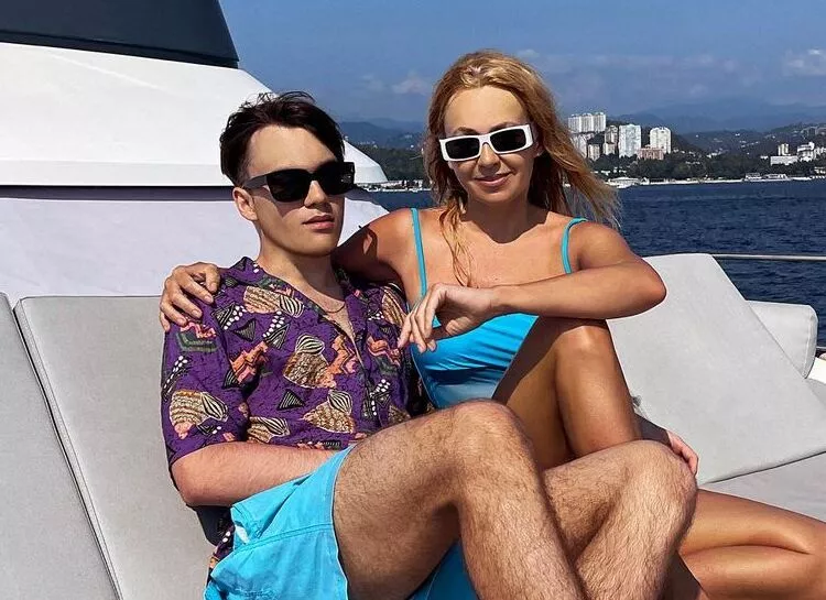 Яна Рудковская поделилась фото со старшим сыном и рассказала об остальных: "У меня их четыре и все живут со мной"