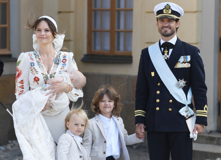 Участникам крестин сына принца Швеции Карла Филиппа и принцессы Софии стало плохо: что произошло