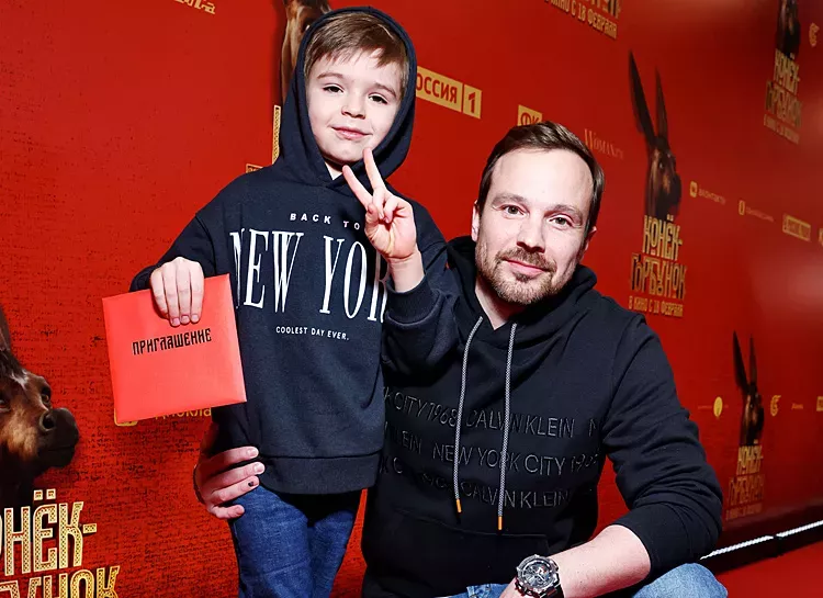 Алексей Чадов с сыном, Мария Кожевникова с детьми и другие гости премьеры фильма Конек-Горбунок