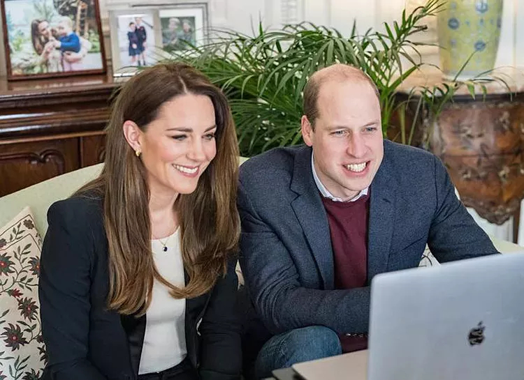 Кейт Миддлтон и принц Уильям пообщались по видеосвязи с медсестрой и звездой TikTok