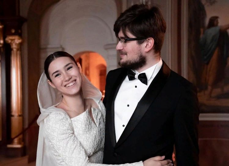 Дочь Бориса Немцова обвенчалась со своим мужем через семь месяцев после свадьбы