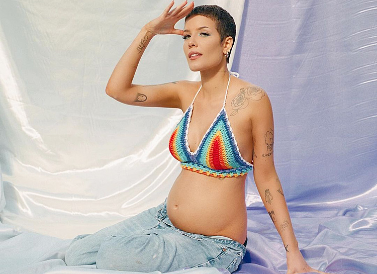Счастье после выкидыша: певица Холзи объявила о беременности