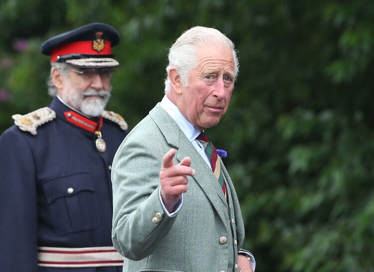 Принц Чарльз прилетел в Шотландию в день 40-летия со дня свадьбы с принцессой Дианой