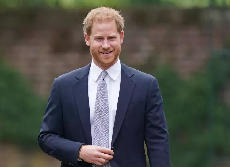 Принц Гарри выпустит откровенные мемуары о жизни в королевской семье и мегзите