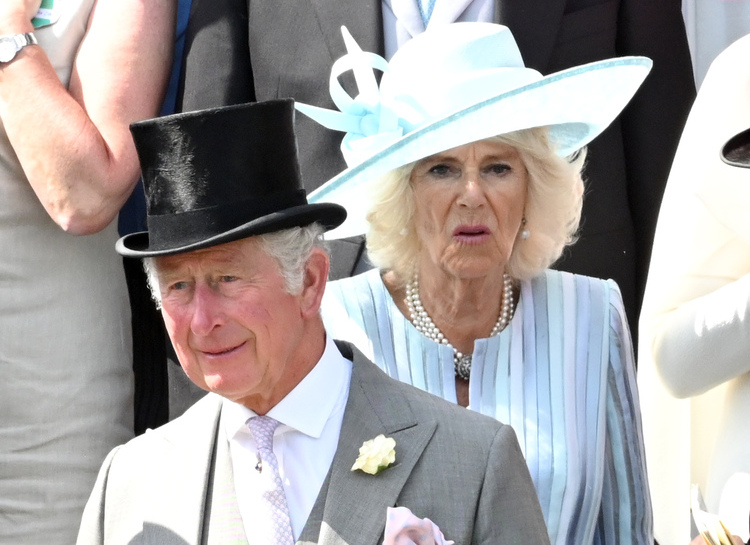 Принц Чарльз, герцогиня Камилла, принцесса Анна и другие гости первого дня скачек Ascot